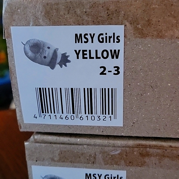 Maui the Pineapple Squishmallows Toddler & Kids size 2/3 - Picture 3 of 4